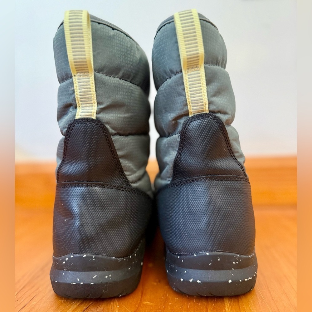 Bogs Kid's Skyline Snowcata Winter Boots | Size 6 - Picture 5 of 10